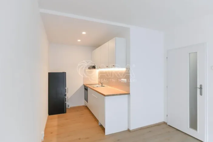 Prodej bytu 2+kk, Praha - Kobylisy, Famfulíkova, 43 m2