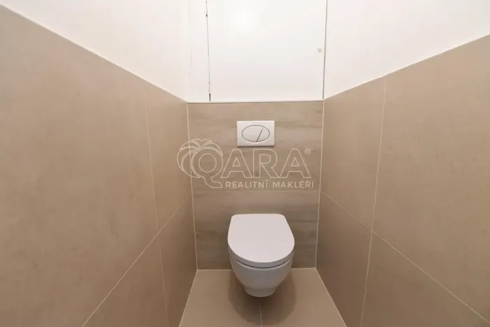 Prodej bytu 2+kk, Praha - Kobylisy, Famfulíkova, 43 m2