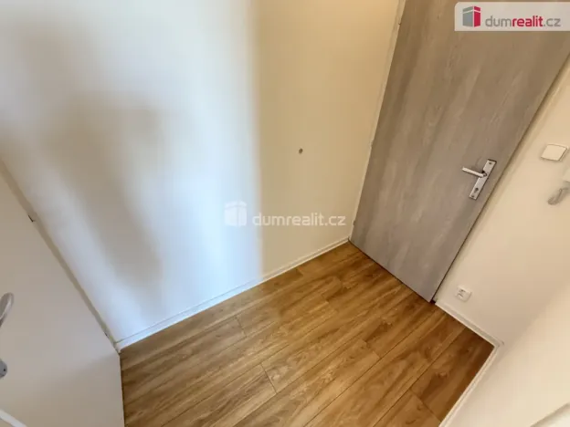 Pronájem bytu 1+kk, Praha - Smíchov, Na Valentince, 38 m2
