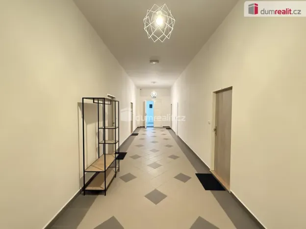Pronájem bytu 1+kk, Praha - Smíchov, Na Valentince, 38 m2