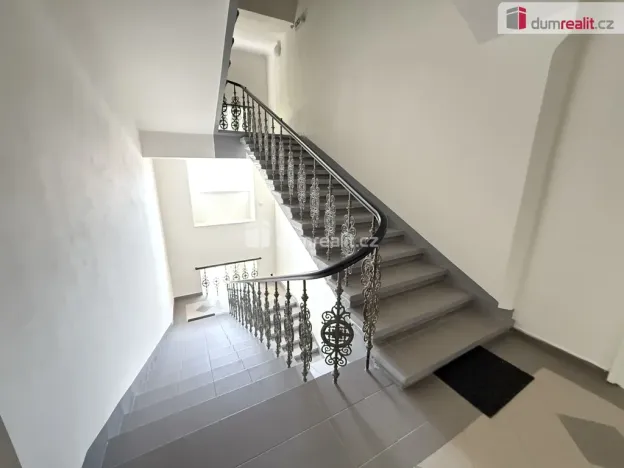 Pronájem bytu 1+kk, Praha - Smíchov, Na Valentince, 38 m2