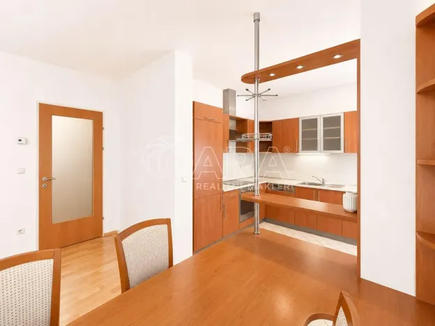 Pronájem bytu 2+kk, Praha - Vinohrady, U Zvonařky, 82 m2