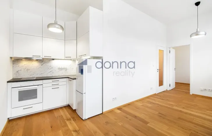 Pronájem bytu 2+kk, Praha, Perucká, 37 m2