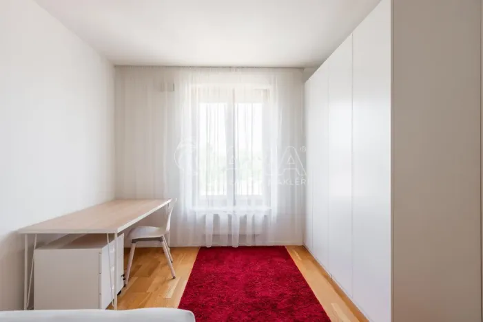 Pronájem bytu 4+kk, Praha - Hloubětín, K náhonu, 119 m2