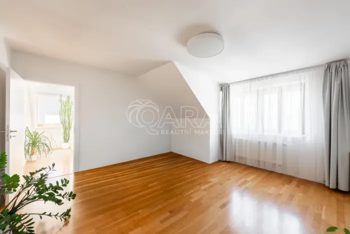 Pronájem bytu 4+kk, Praha - Hloubětín, K náhonu, 119 m2