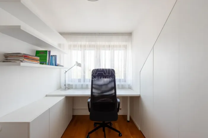 Pronájem bytu 4+kk, Praha - Hloubětín, K náhonu, 119 m2