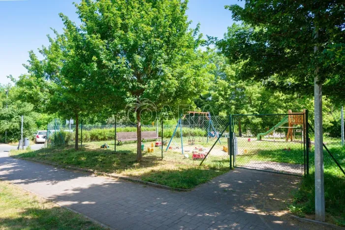 Pronájem bytu 4+kk, Praha - Hloubětín, K náhonu, 119 m2