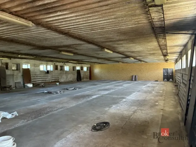 Pronájem skladu, Měník, 5600 m2