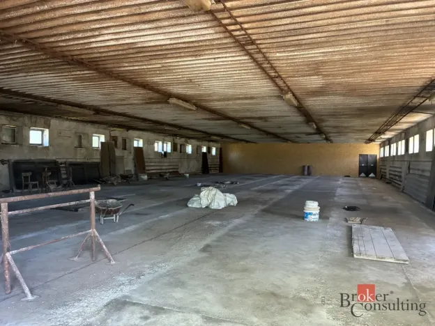 Pronájem skladu, Měník, 5600 m2
