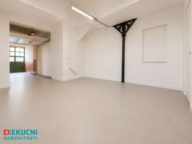 Prodej bytu 4+1, Karlovy Vary - Rybáře, nám. 17. listopadu, 105 m2