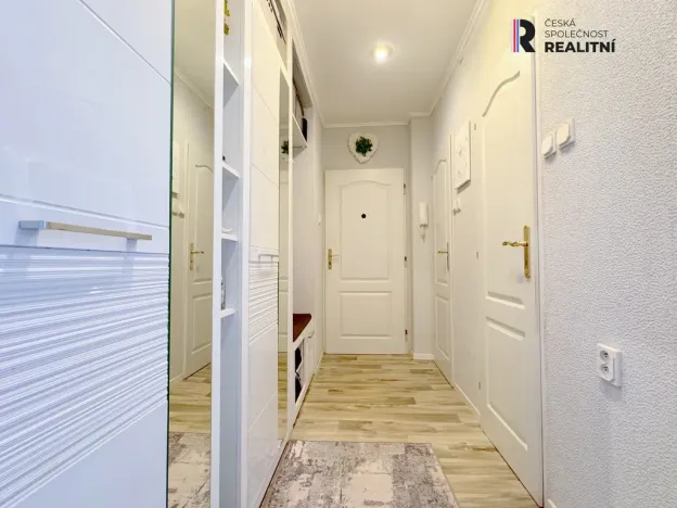 Prodej bytu 2+1, Karlovy Vary - Dvory, K. Kučery, 54 m2