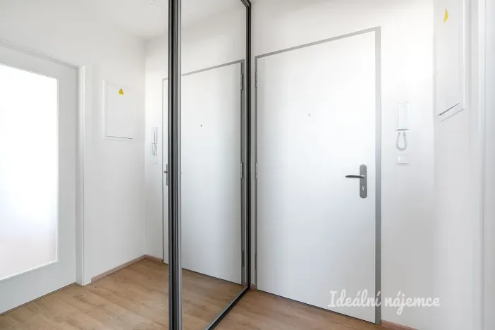 Pronájem bytu 1+kk, Praha - Vysočany, Poděbradská, 32 m2