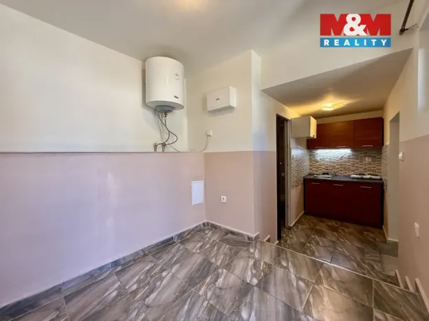 Pronájem bytu 1+kk, Kladno - Kročehlavy, Kozinova, 22 m2