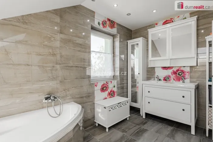 Prodej rodinného domu, Jenišov - Pod Rohem, Zalomená, 135 m2