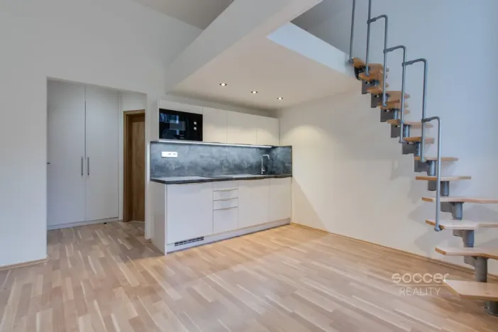 Pronájem bytu 1+kk, Praha - Smíchov, Radlická, 21 m2