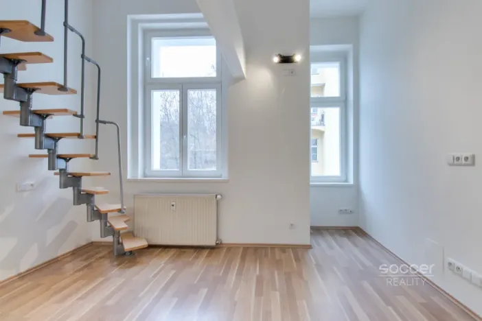 Pronájem bytu 1+kk, Praha - Smíchov, Radlická, 21 m2