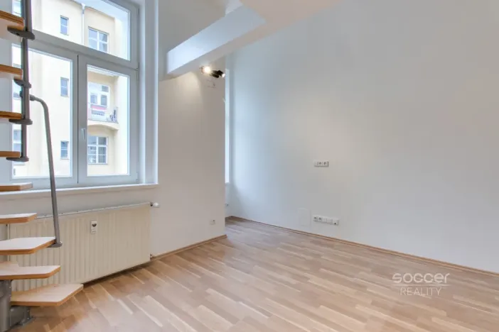 Pronájem bytu 1+kk, Praha - Smíchov, Radlická, 21 m2