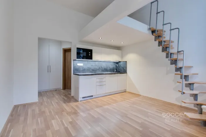 Pronájem bytu 1+kk, Praha - Smíchov, Radlická, 21 m2