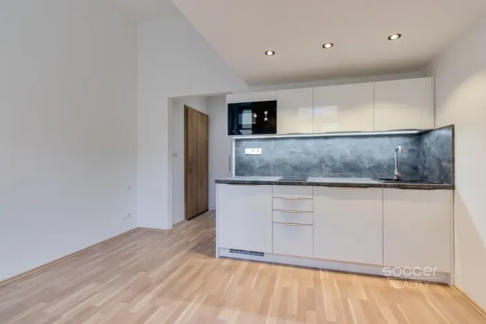 Pronájem bytu 1+kk, Praha - Smíchov, Radlická, 21 m2