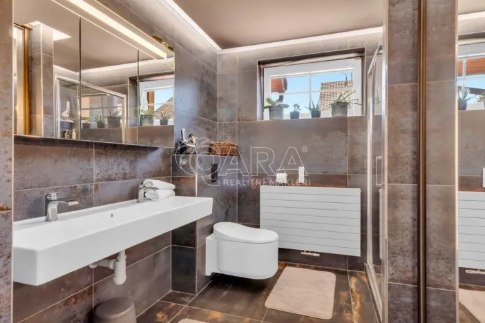 Prodej rodinného domu, Šestajovice, 255 m2