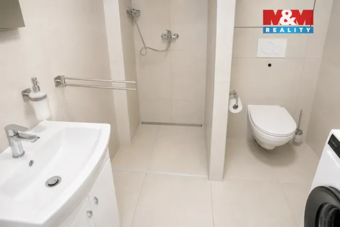 Prodej bytu 2+1, Praha - Kyje, Manželů Dostálových, 44 m2