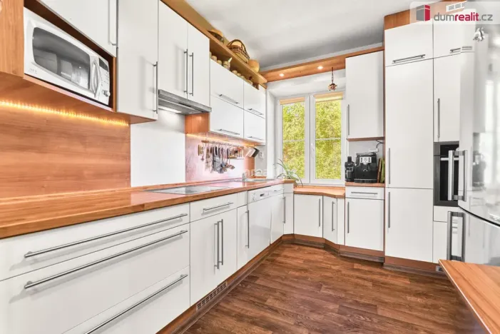 Prodej bytu 4+1, Karlovy Vary, Sládkova, 94 m2
