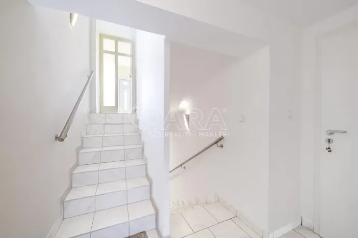 Prodej rodinného domu, Týnec nad Labem - Vinařice, 384 m2