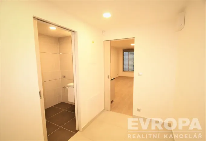 Pronájem bytu 1+kk, Praha - Libeň, Kurta Konráda, 34 m2