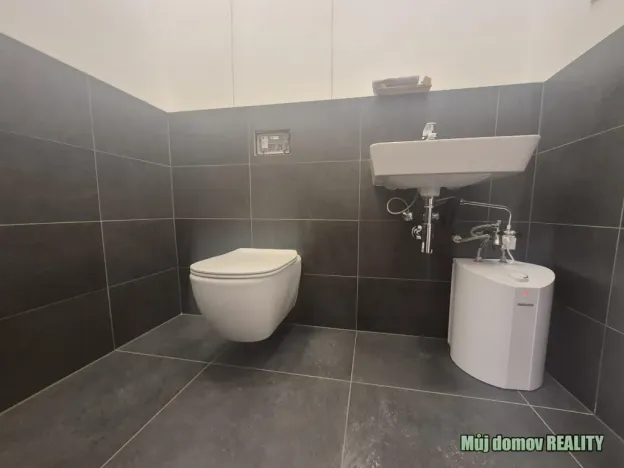 Pronájem obchodního prostoru, Praha - Žižkov, Hartigova, 88 m2