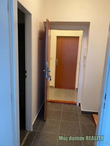 Pronájem bytu 1+kk, Praha - Vysočany, Freyova, 22 m2