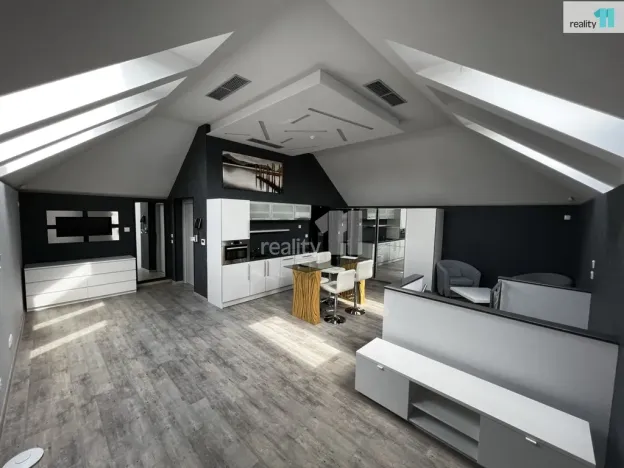 Pronájem kanceláře, Karlovy Vary - Dvory, Chebská, 61 m2