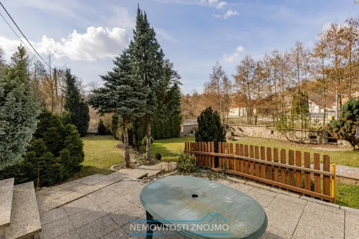 Prodej vícegeneračního domu, Jevišovice, 350 m2