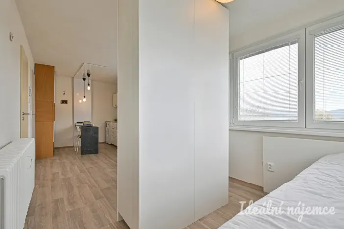 Pronájem bytu 1+kk, Brno - Žebětín, Hostislavova, 22 m2