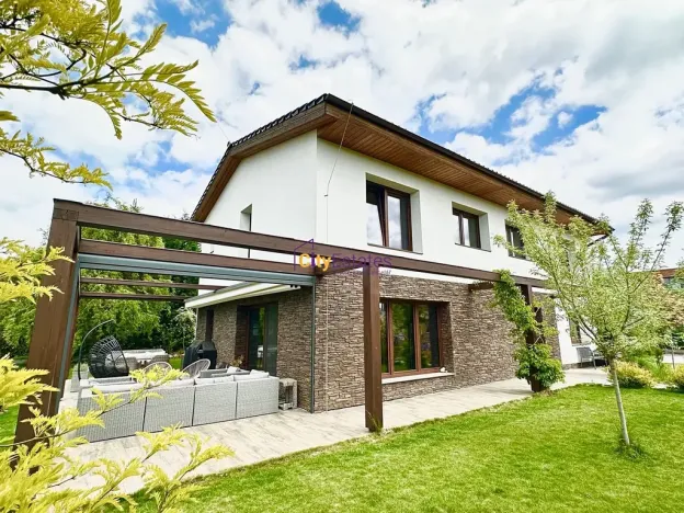 Prodej rodinného domu, Sulice, Luční, 300 m2