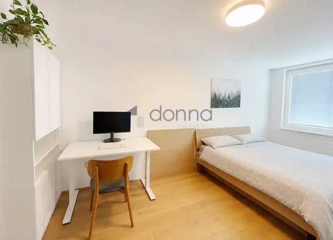 Pronájem bytu 3+kk, Praha, Vodnická, 84 m2