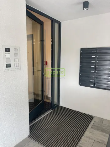 Pronájem bytu 1+kk, Praha, Pakoměřická, 27 m2