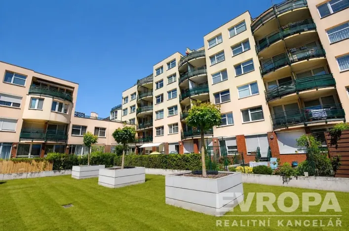 Prodej bytu 2+kk, Praha - Hlubočepy, Voskovcova, 51 m2