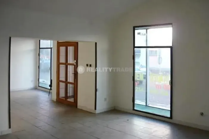 Pronájem obchodního prostoru, Strakonice, Palackého náměstí, 100 m2