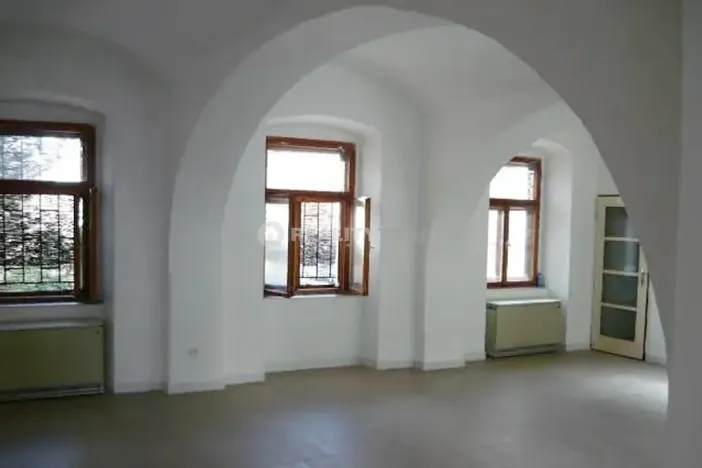 Pronájem obchodního prostoru, Strakonice, Palackého náměstí, 100 m2