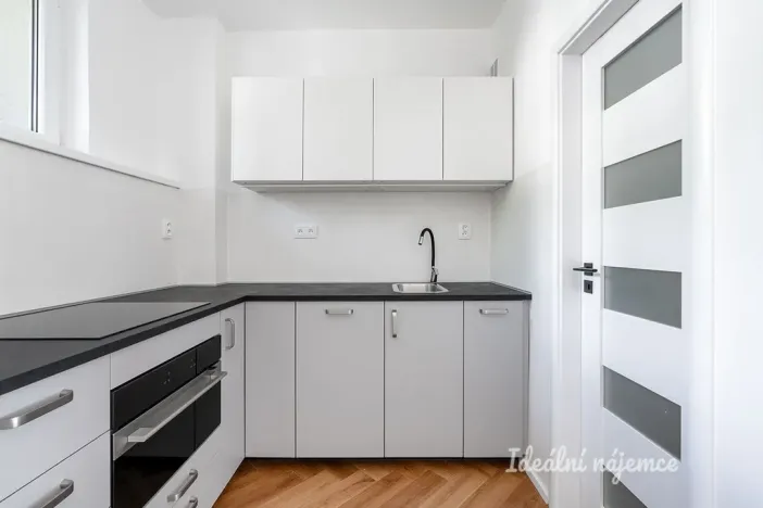 Pronájem bytu 1+kk, Praha - Krč, Obětí 6. května, 35 m2
