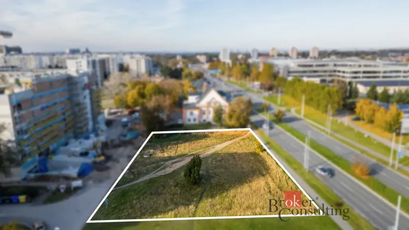 Pronájem komerčního pozemku, Hradec Králové, 1698 m2