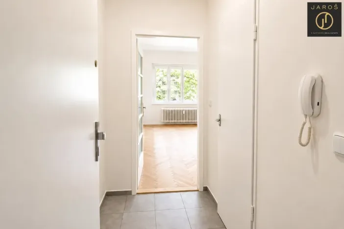 Pronájem bytu 1+kk, Praha - Košíře, Vrchlického, 26 m2