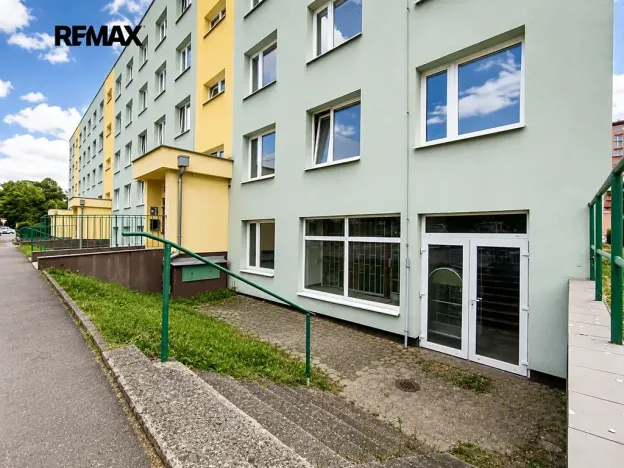 Prodej obchodního prostoru, Slaný, Na Dolíkách, 83 m2