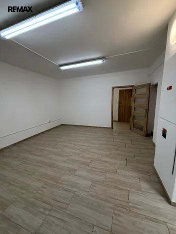 Pronájem obchodního prostoru, Třebíč - Nové Dvory, Kpt. Jaroše, 62 m2