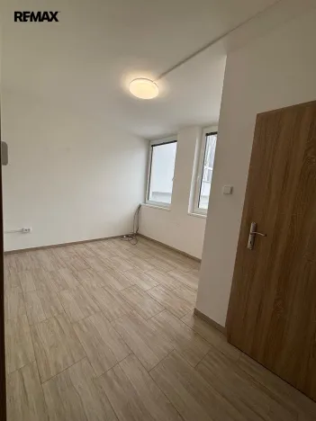 Pronájem obchodního prostoru, Třebíč - Nové Dvory, Kpt. Jaroše, 62 m2