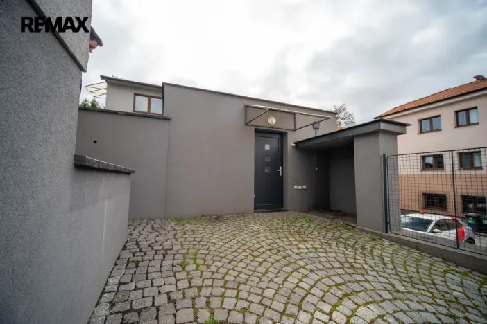 Pronájem rodinného domu, Praha - Hloubětín, Poděbradská, 188 m2