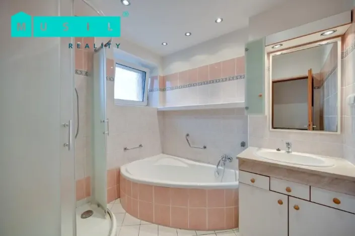 Prodej vícegeneračního domu, Medlov, 300 m2
