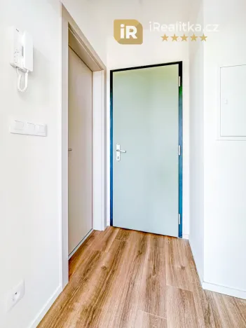 Pronájem bytu 2+kk, Praha - Černý Most, Arnošta Valenty, 35 m2