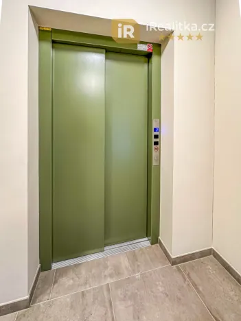 Pronájem bytu 2+kk, Praha - Černý Most, Arnošta Valenty, 35 m2