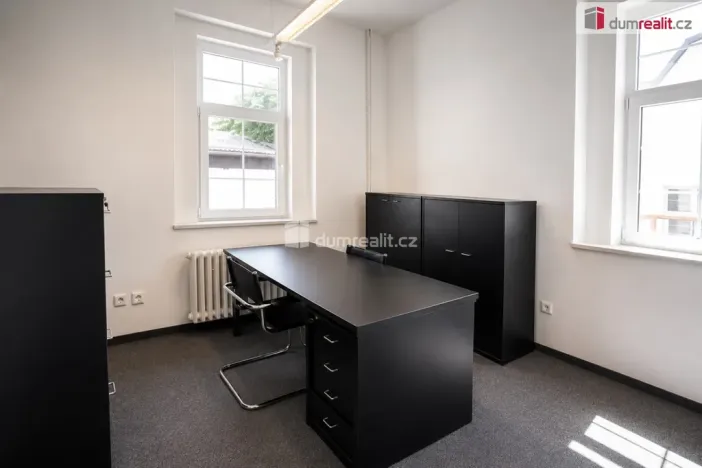 Pronájem kanceláře, Karlovy Vary - Stará Role, Na Výhledě, 28 m2